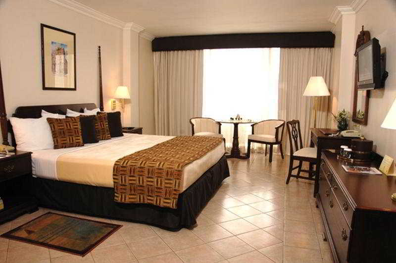 Continental Hotel Panama Room photo